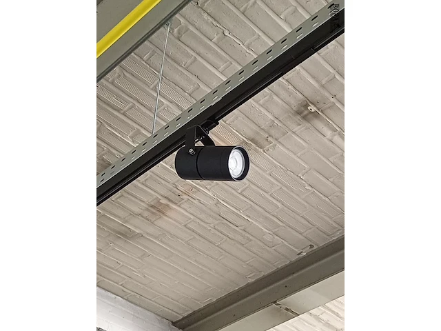 Lot 335 - drie rails met decoratie verlichting zwart. 12 zwarte spots - afbeelding 6 van  6