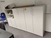 Lot 335 - houten opbergkast - afbeelding 1 van  4