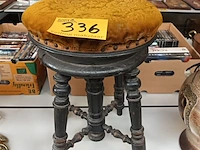 Lot 336 - pianostoel - afbeelding 1 van  4