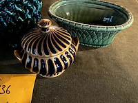 Lot 336 - variatie cachepots en dekselpotje/ceramics belgie en singer - afbeelding 2 van  4