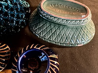 Lot 336 - variatie cachepots en dekselpotje/ceramics belgie en singer - afbeelding 3 van  4