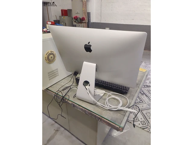 Lot 337 - computer apple en desktop - afbeelding 2 van  4
