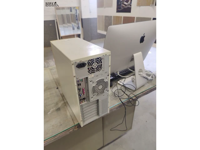 Lot 337 - computer apple en desktop - afbeelding 3 van  4