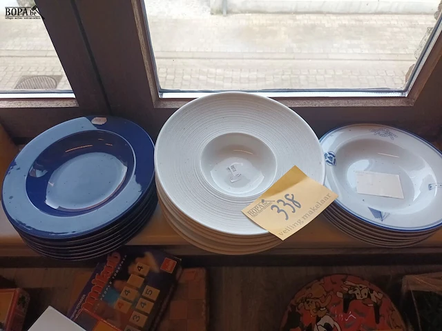 Lot 338 - diepe borden. 20 stuks - afbeelding 1 van  3