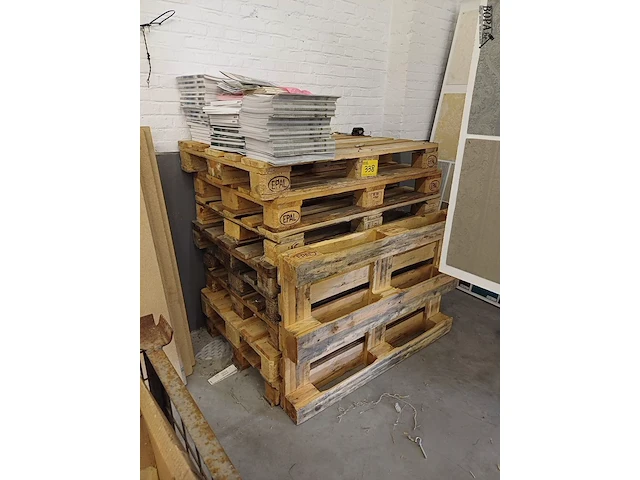 Lot 338 - europallet. 9 stuks - afbeelding 1 van  3