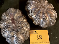 Lot 338 - tinnen of verzilverde doos /juwelenbox bijzondere vormgeving - afbeelding 4 van  4