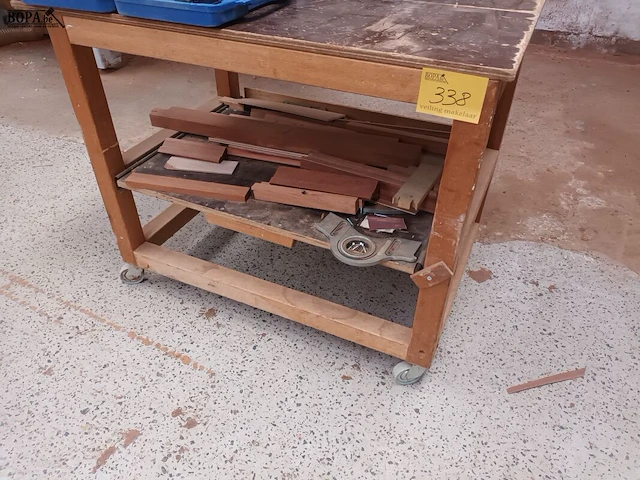 Lot 338 - werkbank op wielen - afbeelding 1 van  3