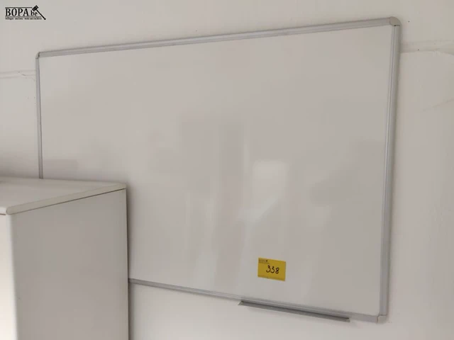 Lot 338 - whiteboard - afbeelding 1 van  1