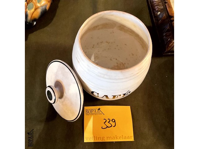 Lot 339 - koffiepot met deksel porselein maastricht - afbeelding 2 van  3
