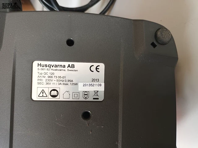 Lot 339 - lader en batterij husqvarna - afbeelding 3 van  4