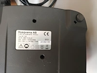 Lot 339 - lader en batterij husqvarna - afbeelding 3 van  4