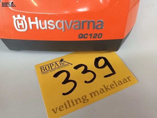Lot 339 - lader en batterij husqvarna - afbeelding 4 van  4