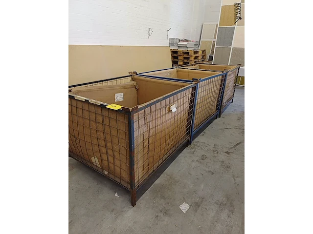Lot 339 - metalen stapelbak 3 stuks - afbeelding 1 van  4