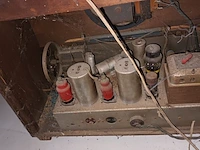 Lot 34 - antieke radio met boxen - afbeelding 3 van  3