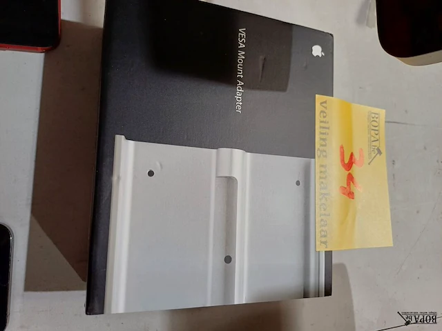 Lot 34 - apple vesa mount adaptor - afbeelding 1 van  2