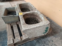 Lot 34 - betonnen drinkbak. 2 stuks - afbeelding 5 van  5
