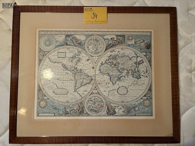 Lot 34 - kader wereldkaart - afbeelding 1 van  3