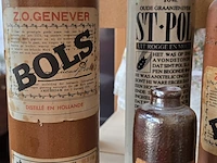 Lot 34 - karaf met leren omhusel en leeuw van vlaanderen en lege fles - afbeelding 4 van  4