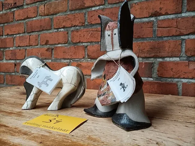 Lot 34 - keramieke kunstobjecten, 2 stuks - afbeelding 5 van  5