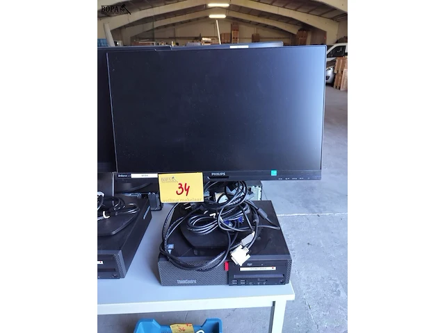 Lot 34 - lenovo thinkcentre computer - afbeelding 1 van  2