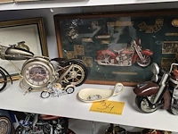 Lot 34 - moto lot, 3 moto's, 2 kaders 3d en schaaltje - afbeelding 1 van  5