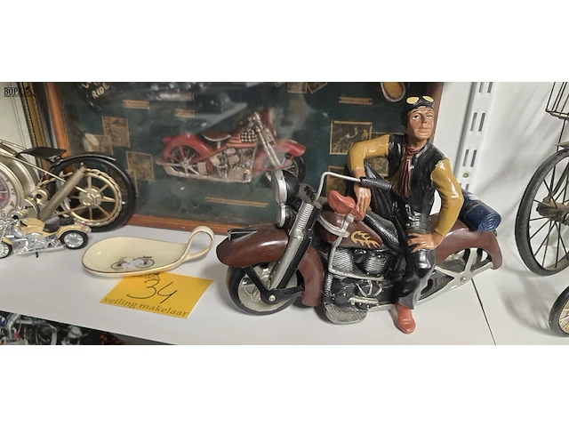Lot 34 - moto lot, 3 moto's, 2 kaders 3d en schaaltje - afbeelding 3 van  5