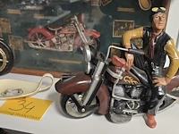Lot 34 - moto lot, 3 moto's, 2 kaders 3d en schaaltje - afbeelding 3 van  5