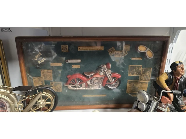 Lot 34 - moto lot, 3 moto's, 2 kaders 3d en schaaltje - afbeelding 4 van  5