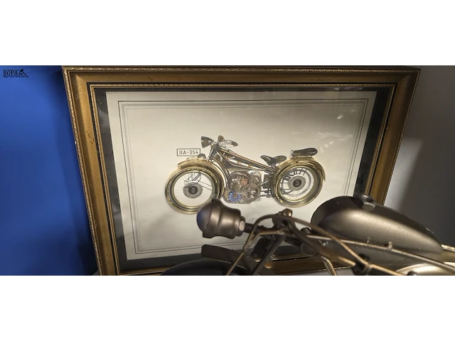 Lot 34 - moto lot, 3 moto's, 2 kaders 3d en schaaltje - afbeelding 5 van  5