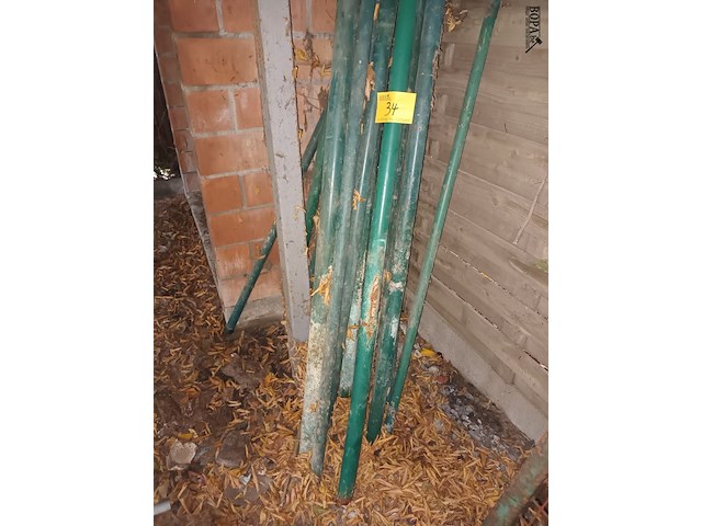 Lot 34 - omheiningspalen. ca. 18 stuks - afbeelding 2 van  3