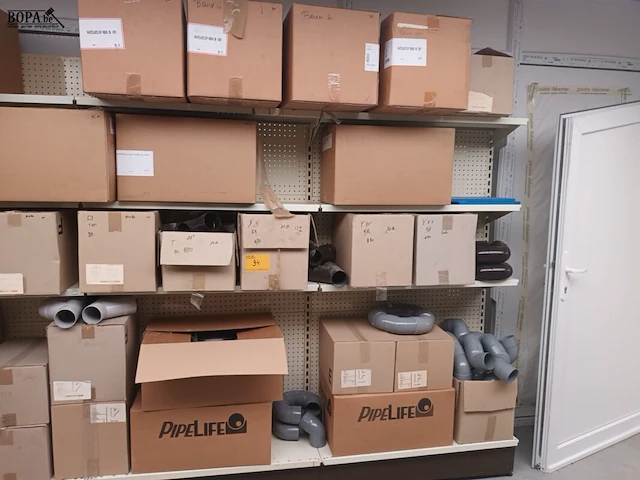 Lot 34 - pvc t-stukken en bogen. 50 dozen - afbeelding 2 van  7