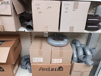 Lot 34 - pvc t-stukken en bogen. 50 dozen - afbeelding 3 van  7
