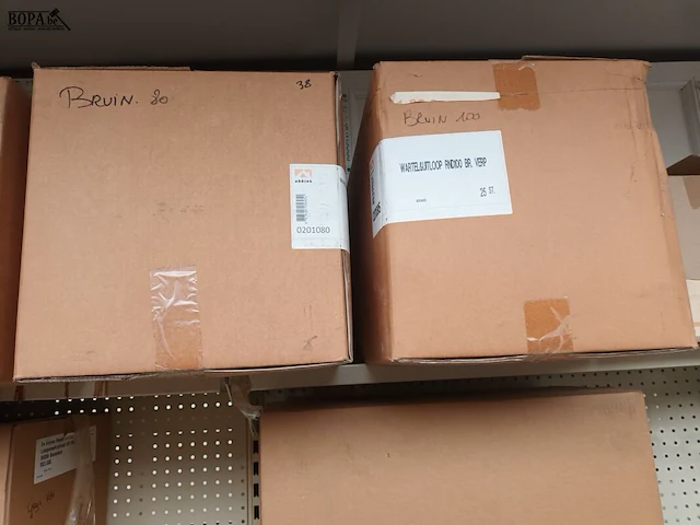 Lot 34 - pvc t-stukken en bogen. 50 dozen - afbeelding 4 van  7