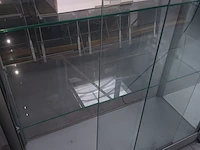 Lot 34 - vitrine kast - afbeelding 3 van  4