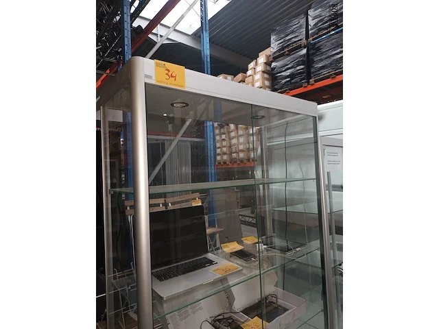 Lot 34 - vitrine kast - afbeelding 4 van  4