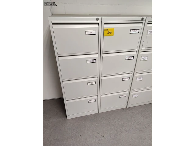 Lot 340 - metalen dossierkast -2 stuks - afbeelding 1 van  2