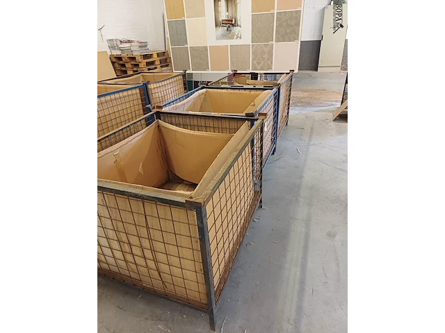Lot 340 - metalen stapelbak 3 stuks - afbeelding 1 van  3