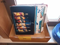 Lot 340 - metalen wanddecoratie. 18 stuks - afbeelding 1 van  4