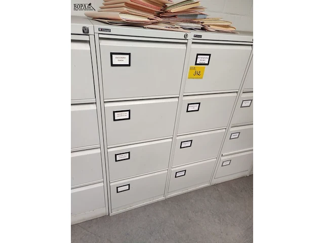 Lot 342 - metalen dossierkast -2 stuks - afbeelding 1 van  3