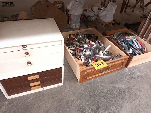Lot 343 - bestek en bestekkoffers - afbeelding 1 van  6