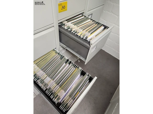 Lot 343 - metalen dossierkast -2 stuks - afbeelding 3 van  3
