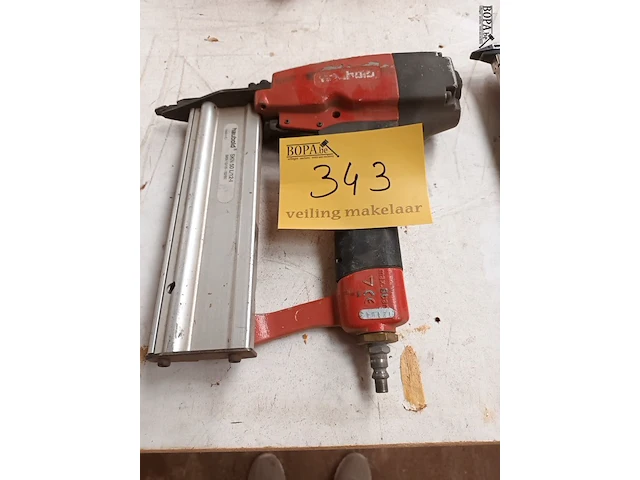 Lot 343 - pneumatische nietmachine haubold - afbeelding 1 van  2