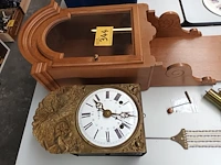 Lot 344 - comtoise klok in eiken kast - afbeelding 2 van  7
