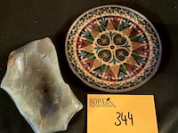 Lot 344 - marmeren asbakje/sierbord in cloisonné - afbeelding 1 van  2