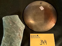 Lot 344 - marmeren asbakje/sierbord in cloisonné - afbeelding 2 van  2