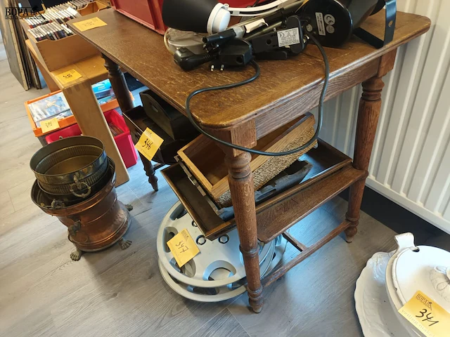 Lot 345 - houten tafel - afbeelding 1 van  3
