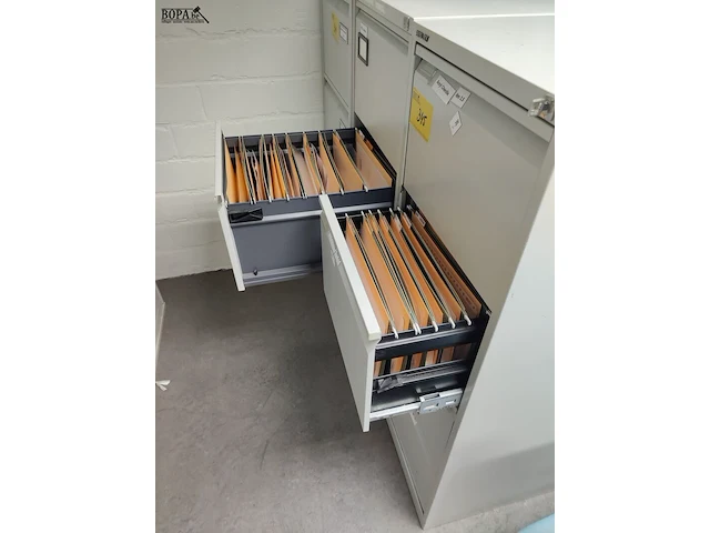 Lot 345 - metalen dossierkast -2 stuks - afbeelding 4 van  4
