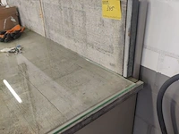 Lot 345 - metalen kast met opstand - afbeelding 6 van  6