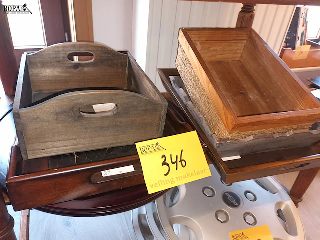 Lot 346 - dienblad. 7 stuks - afbeelding 1 van  3