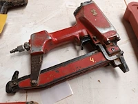 Lot 346 - pneumatische nietmachine - afbeelding 2 van  2